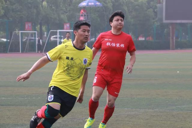 俄超女排莫斯科3-2挫乌拉洛奇卡 王云蕗首发17分